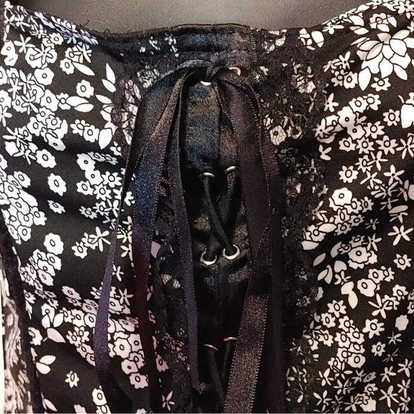 Suzy Shier Floral pattern Top - Picture 3 of 3